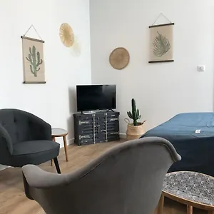 https://studio-chateaulin-centre.inbrittany.com